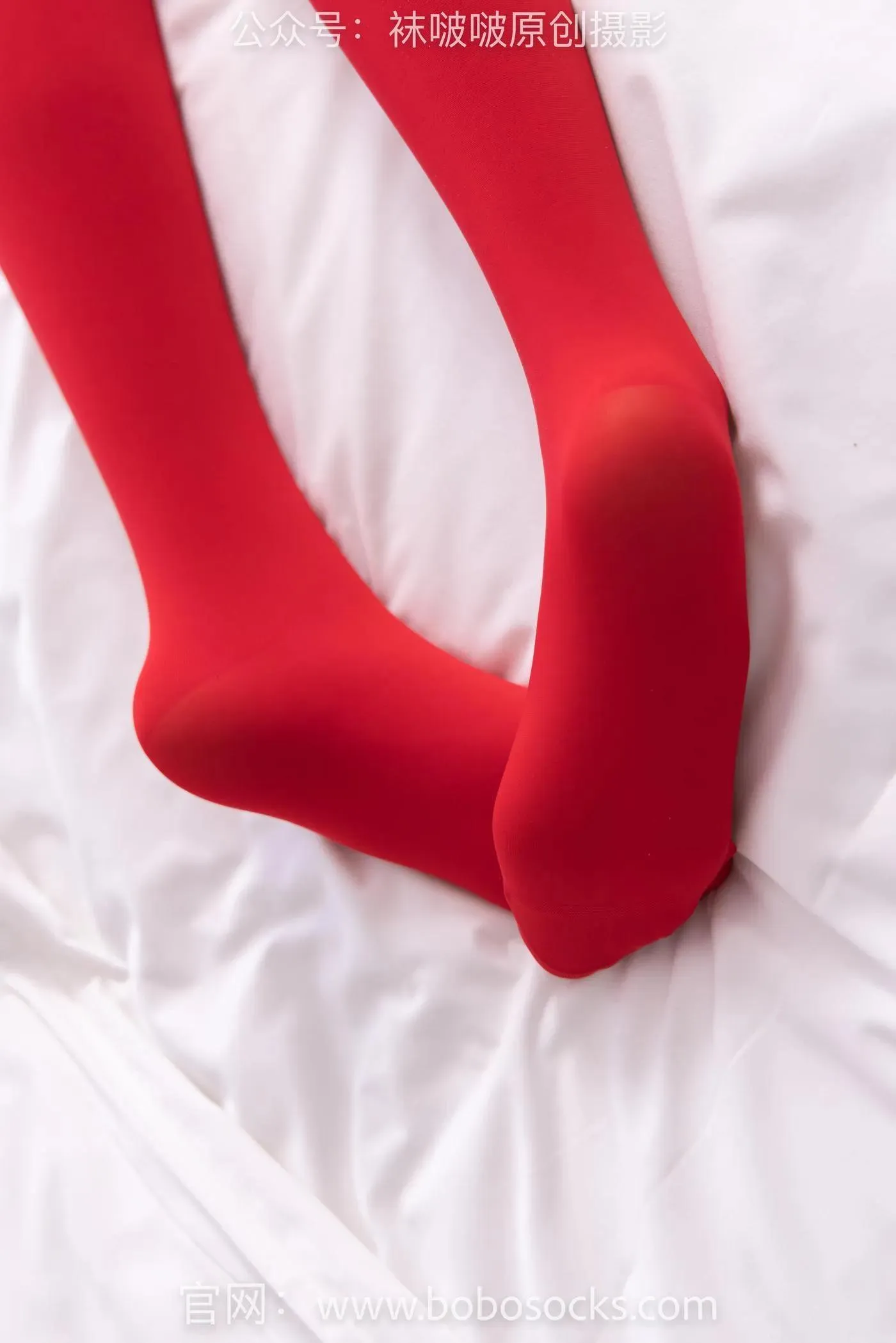 [BoBoSocks袜啵啵]NO.132 小甜豆-aj1板鞋、蓝色短靴、厚黑丝、厚红丝 [145P]插图7